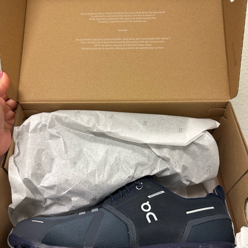 On Running Blue Sneakers with Breathable Mesh and Sleek Design